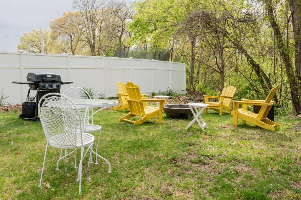 Campfire Cottage Fireplace, Fire Pit & No Chores! Kingston Exteriör bild