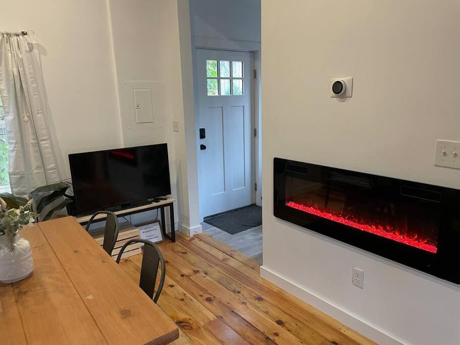 Campfire Cottage Fireplace, Fire Pit & No Chores! Kingston Exteriör bild