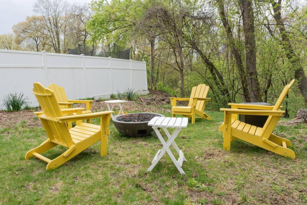 Campfire Cottage Fireplace, Fire Pit & No Chores! Kingston Exteriör bild